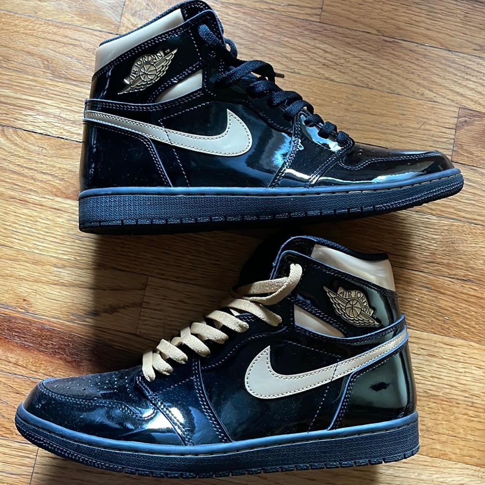 Air Jordan 1 Retro High OG Black Metallic Gold
